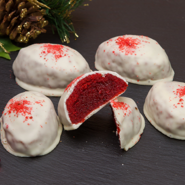 Μελομακάρονα red velvet με επικάλυψη λευκή σοκολάτα