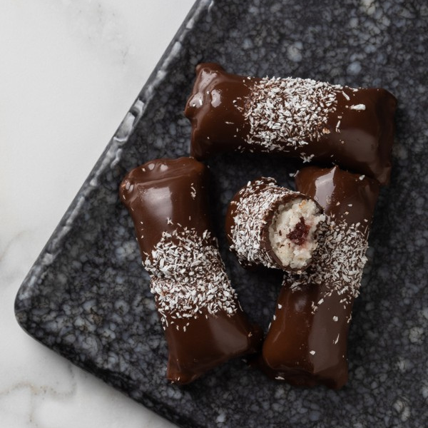 Πουράκια μπάουντι με γέμιση βύσσινο